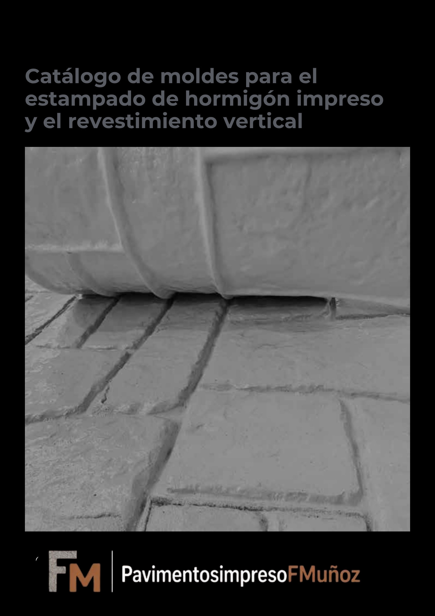 Terraza delantera con hormigón estampado imitación piedra de río