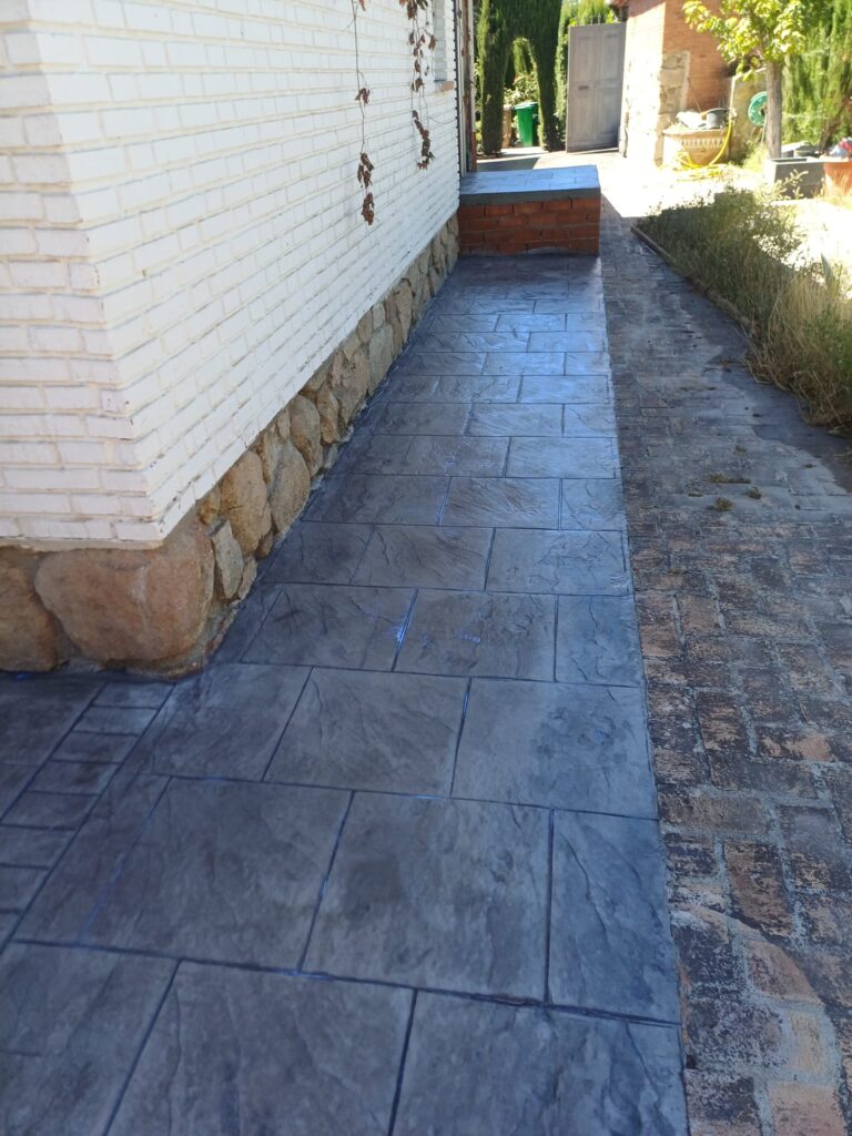 HormigÃ³n Impreso FM MuÃ±oz - Suelo decorativo en patio exterior 27